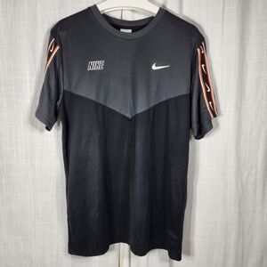 Nike Men's Black and Gray Sports Shirt